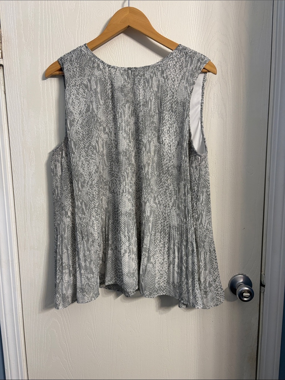 Time and Tru Gray Textured Swing Tank